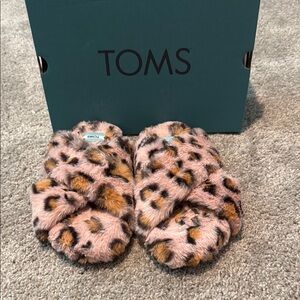 TOMS Fuzzy Leopard Slippers